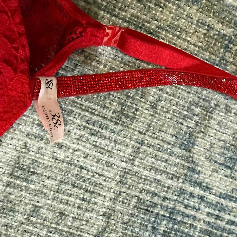 Victoria's Secret Scarlet Lace Push-Up Bra - Picture 2 of 5
